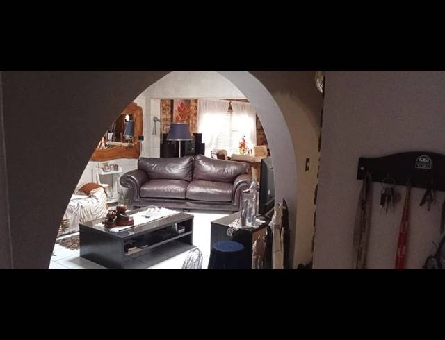 3 BEDROOM HOUSE FOR SALE IN THERESAPARK